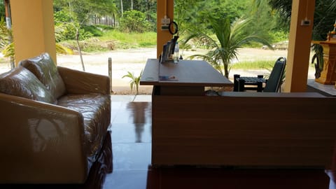 Check-in/check-out kiosk