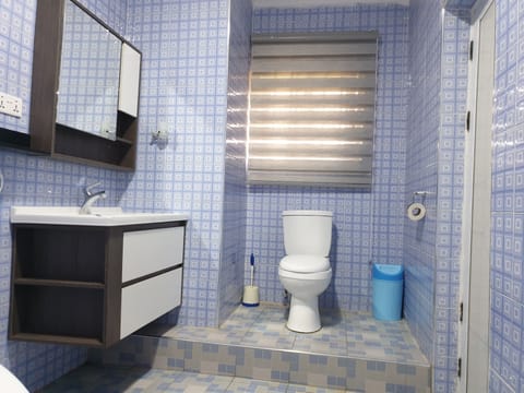 Deluxe Duplex | Bathroom