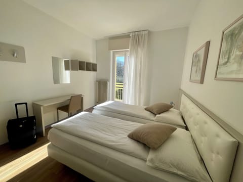 Comfort Double Room | Desk, free WiFi, bed sheets