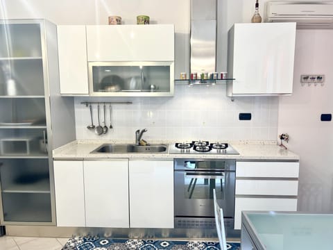 Comfort Studio | Private kitchen | Full-size fridge, microwave, oven, stovetop