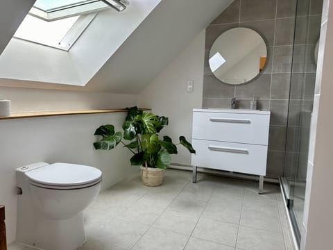 Comfort Room, Non Smoking, Garden View | Bathroom | Shower, rainfall showerhead, hair dryer, towels