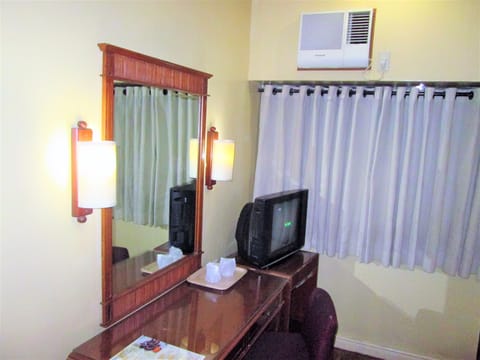 Standard Room | Desk, rollaway beds, free WiFi, bed sheets