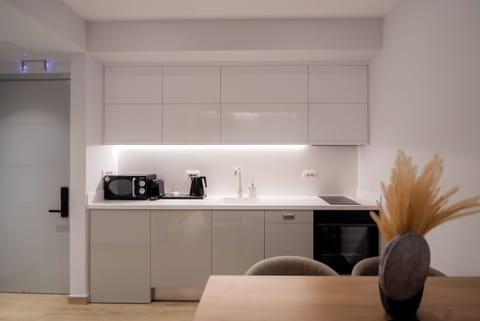 Junior Suite | Private kitchen | Mini-fridge, stovetop, espresso maker, electric kettle