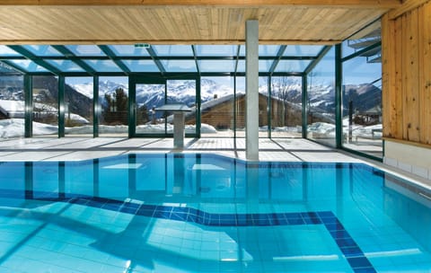 Indoor pool, sun loungers