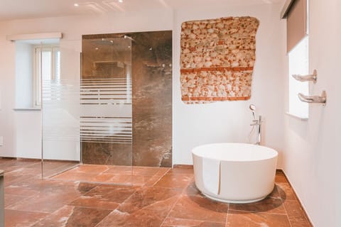 JUNIOR SUITE DELUXE | 1 bedroom, minibar, in-room safe, soundproofing