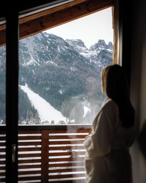 Junior Suite (Monte Siera) | Minibar, in-room safe, individually decorated, individually furnished