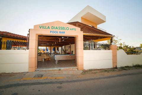 Poolside bar