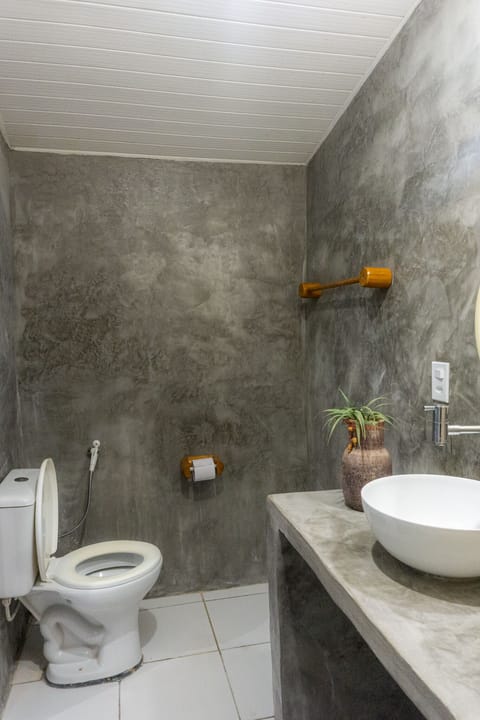 Standard Triple Room | Bathroom | Shower, towels