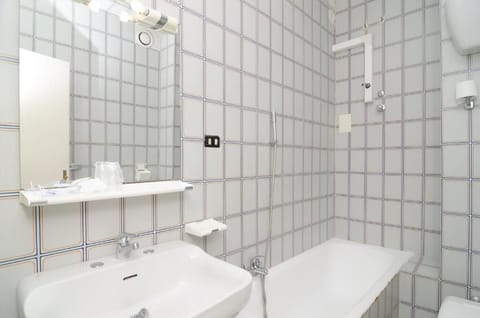 Superior Room | Bathroom | Hair dryer, bidet, towels