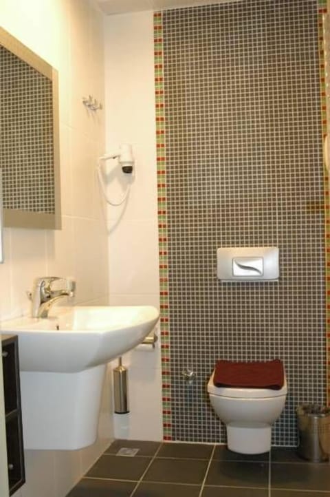 Standard Double or Twin Room, Sea View | Bathroom | Shower, free toiletries, hair dryer, towels