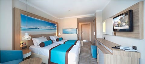 Premier Twin Room, 1 Bedroom | Free minibar, in-room safe, desk, free cribs/infant beds