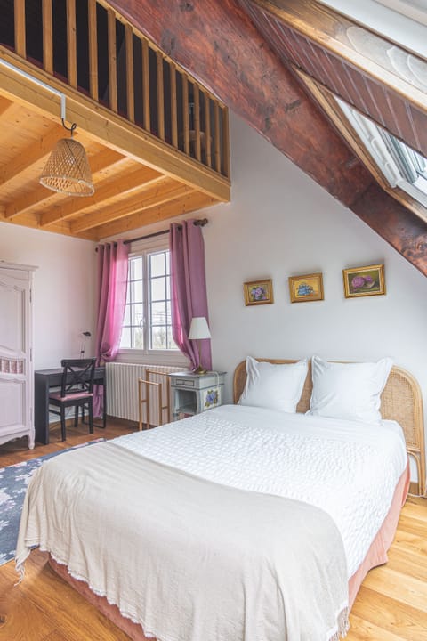 Hortensia Room | Premium bedding, individually decorated, individually furnished, desk