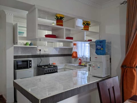 Superior Apartment | Private kitchen | Mini-fridge, microwave, oven, stovetop