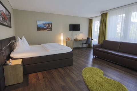 Superior Room | Hypo-allergenic bedding, minibar, in-room safe, desk