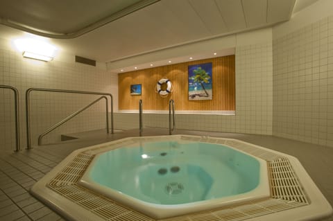 Indoor spa tub