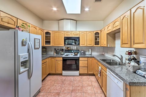 Apartment (2 Bedrooms) | Private kitchen | Microwave, oven, stovetop, dishwasher