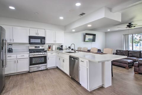 Apartment (3 Bedrooms) | Private kitchen | Microwave, oven, stovetop, dishwasher