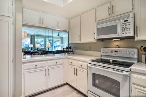 Apartment (2 Bedrooms) | Private kitchen | Microwave, oven, stovetop, dishwasher