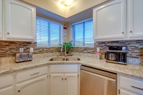 House (3 Bedrooms) | Private kitchen | Microwave, oven, stovetop, dishwasher