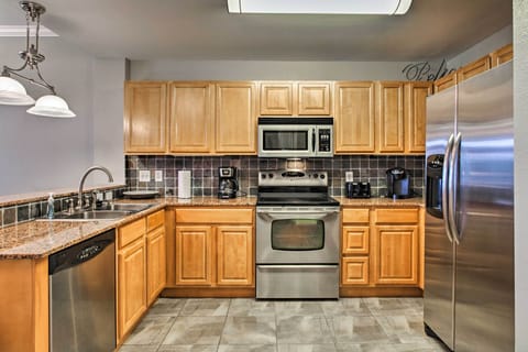 Apartment (2 Bedrooms) | Private kitchen | Microwave, oven, stovetop, dishwasher