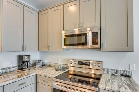 Apartment (1 Bedroom) | Private kitchen | Microwave, oven, stovetop, dishwasher