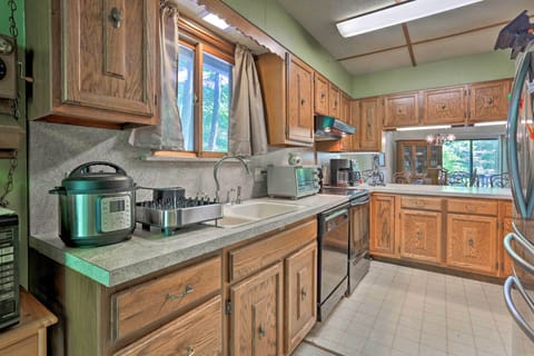 House (3 Bedrooms) | Private kitchen | Microwave, oven, stovetop, dishwasher