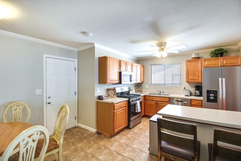 House (3 Bedrooms) | Private kitchen | Microwave, oven, stovetop, dishwasher