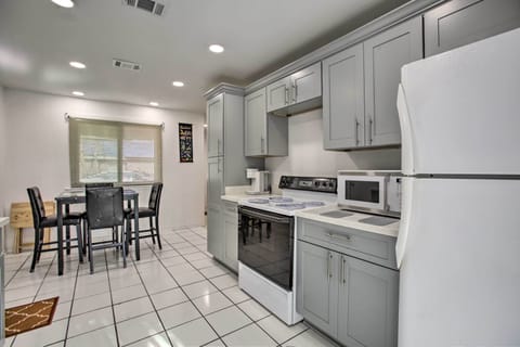 Apartment (2 Bedrooms) | Private kitchen | Microwave, oven, stovetop, dishwasher