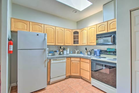 Apartment (1 Bedroom) | Private kitchen | Microwave, oven, stovetop, dishwasher