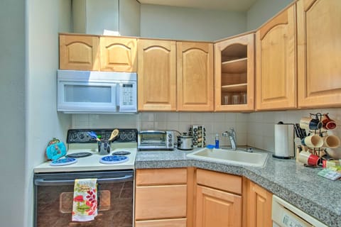 Apartment (1 Bedroom) | Private kitchen | Microwave, oven, stovetop, dishwasher