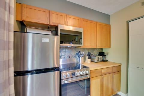 Apartment (1 Bedroom) | Private kitchen | Microwave, oven, stovetop, dishwasher