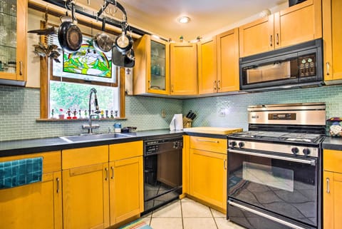 House (3 Bedrooms) | Private kitchen | Microwave, oven, stovetop, dishwasher