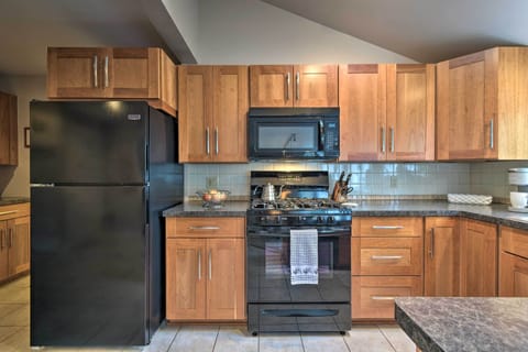 House (3 Bedrooms) | Private kitchen | Microwave, oven, stovetop, dishwasher