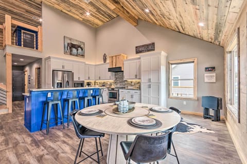 House (5 Bedrooms) | Interior