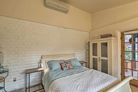 Apartment (0 Bedroom) | Iron/ironing board, bed sheets