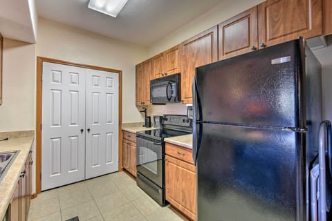 Apartment (3 Bedrooms) | Private kitchen | Microwave, oven, stovetop, dishwasher