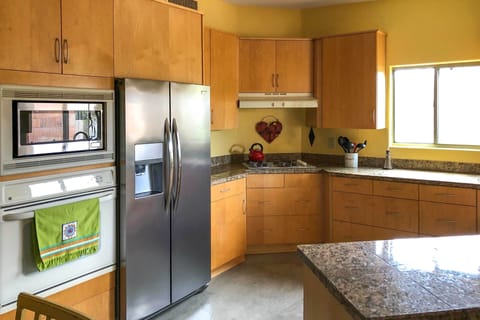 House (2 Bedrooms) | Private kitchen | Microwave, oven, stovetop, dishwasher