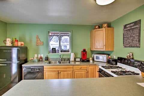 House (2 Bedrooms) | Private kitchen | Microwave, oven, stovetop, dishwasher