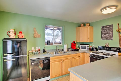 House (2 Bedrooms) | Private kitchen | Microwave, oven, stovetop, dishwasher