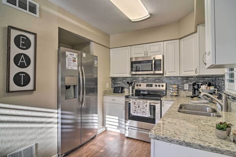 House (3 Bedrooms) | Private kitchen | Microwave, oven, stovetop, dishwasher