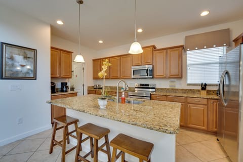 House (5 Bedrooms) | Private kitchen | Oven, stovetop, dishwasher, highchair