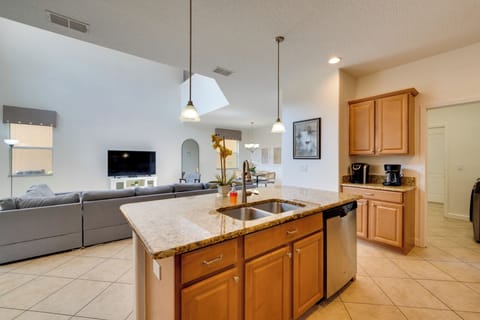 House (5 Bedrooms) | Private kitchen | Oven, stovetop, dishwasher, highchair