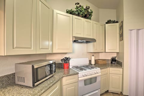 House (3 Bedrooms) | Private kitchen | Microwave, oven, stovetop, dishwasher