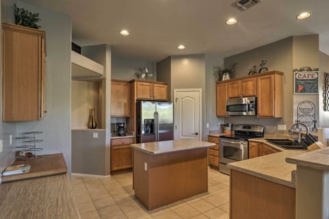 House (3 Bedrooms) | Private kitchen | Microwave, oven, stovetop, dishwasher