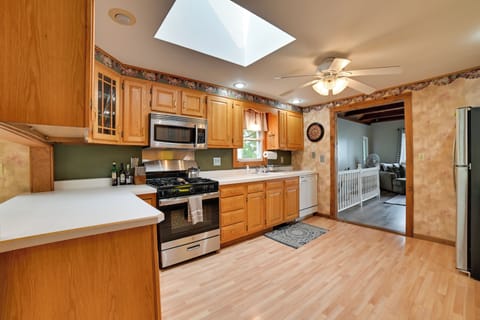 Cottage (3 Bedrooms) | Private kitchen | Microwave, oven, stovetop, dishwasher