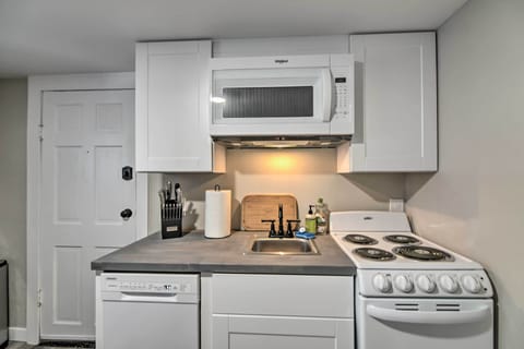 Apartment (1 Bedroom) | Private kitchen | Microwave, oven, stovetop, dishwasher