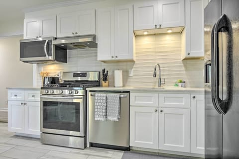 House (3 Bedrooms) | Private kitchen | Microwave, oven, stovetop, dishwasher