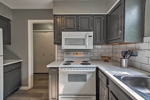 Apartment (3 Bedrooms) | Private kitchen | Microwave, oven, stovetop, dishwasher