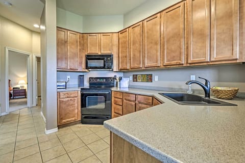 Apartment (3 Bedrooms) | Private kitchen | Microwave, oven, stovetop, dishwasher