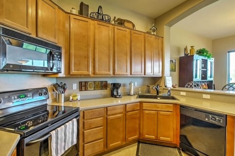 Apartment (3 Bedrooms) | Private kitchen | Microwave, oven, stovetop, dishwasher